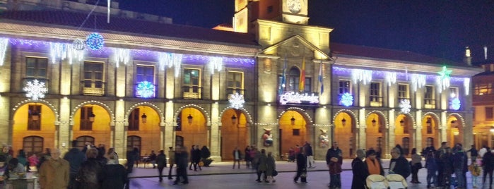 Plaza de España is one of Los mejores rincones de Avilés.