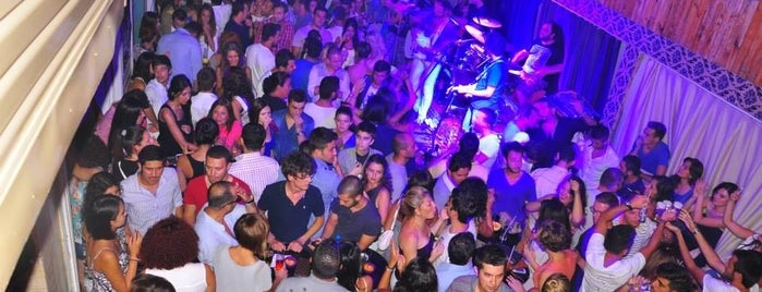 Club Jojo is one of Locais curtidos por Aydın.