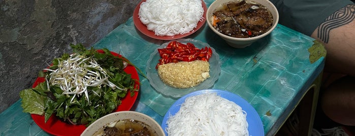 Bún Chả Hàng Quạt is one of Alexaさんの保存済みスポット.