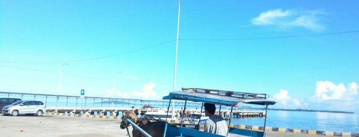 Bangsal Harbour is one of holiday.