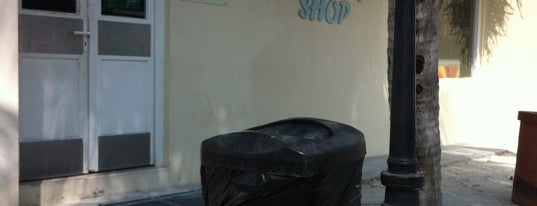 Corner Shop is one of Lugares favoritos de Anastasia.