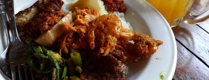 Nasi Campur Wardani,Jalan Yudistira No.2 Denpasar is one of FAVORITE INDONESIAN FOOD.