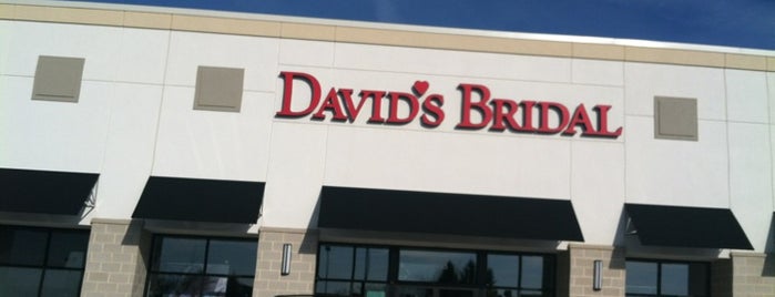 David's Bridal is one of Benさんのお気に入りスポット.