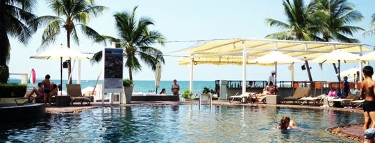 Pullman Pattaya Hotel G is one of สถานที่ที่บันทึกไว้ของ Vika.