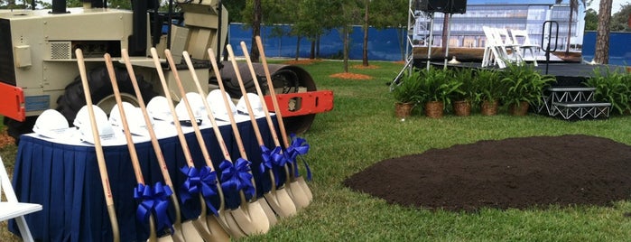 Lynn University  International Business Center is one of Orientation Challenge.