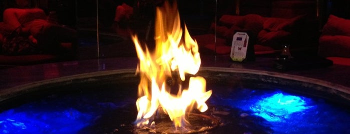 Fireside Lounge is one of Tempat yang Disukai William.