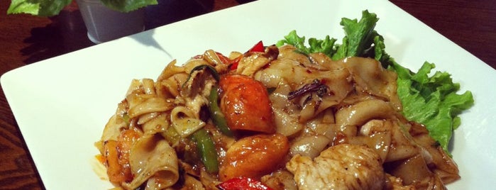 Charm Thai Restaurant is one of Locais curtidos por Camille.