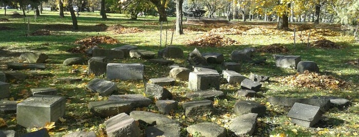 Еврейский мемориальный парк is one of great outdoors & sightseengs.