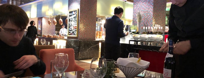 Mosaic Restaurant is one of MU'nun Beğendiği Mekanlar.