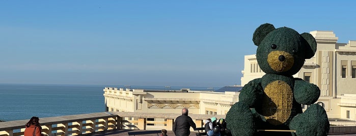 Les Colonnes is one of Biarritz.