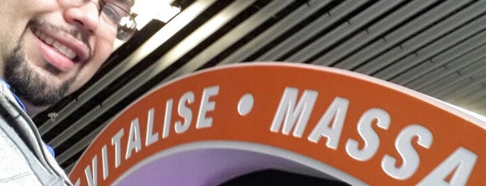 Massage-o-Matic is one of สถานที่ที่ Akis ถูกใจ.