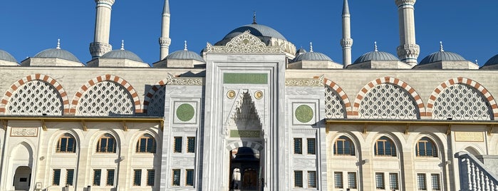 Çamlıca Camii is one of İstanbul Nisan.