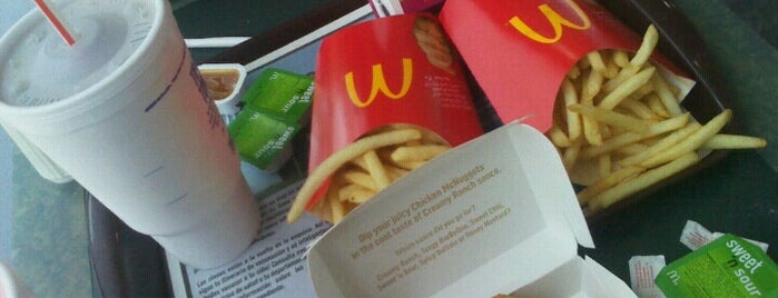 McDonald's is one of Locais curtidos por Adam.