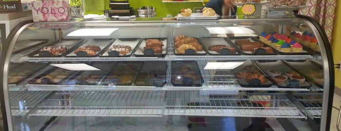 Dolce Vita Bakery Café is one of Lugares favoritos de Sarah.