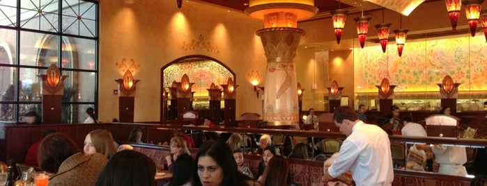 The Cheesecake Factory is one of Todd : понравившиеся места.
