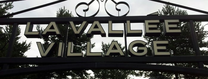 La Vallée Village is one of Findeano II.