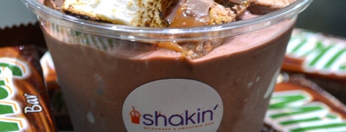 Shakin' Milkshake and Smoothie Bar is one of Cafeterías.