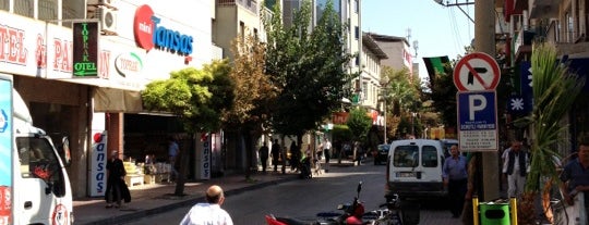 Tahir Ün Caddesi is one of Gözdeさんのお気に入りスポット.