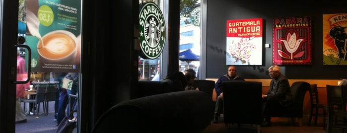 Starbucks is one of Locais curtidos por Iva.