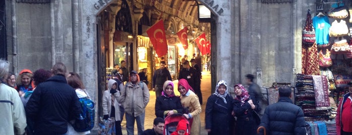 Gran Bazar is one of Istanbul.