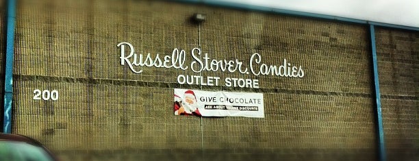 Russell Stover Outlet is one of Locais curtidos por Savannah.
