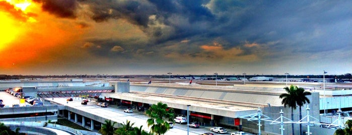 Международный аэропорт Форт-Лодердейл-Холливуд (FLL) is one of International Airports Worldwide - 2.