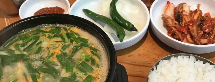 부산아지매국밥 is one of 좋아하는 식당.