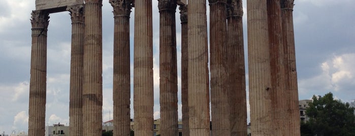 Temple of Olympian Zeus is one of Tempat yang Disukai Samanta.