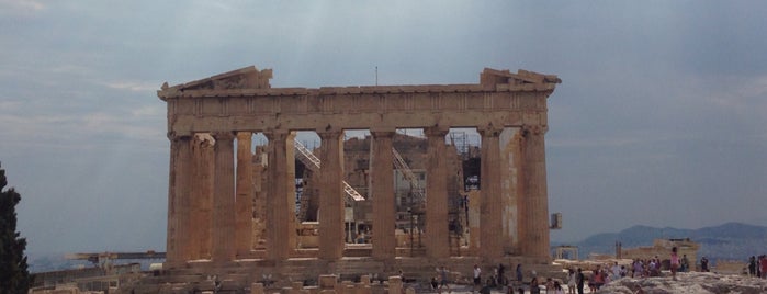 Akropolis Athena is one of Tempat yang Disukai Samanta.