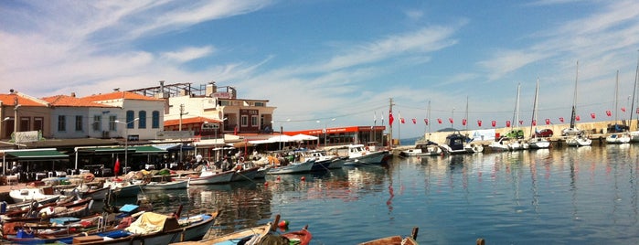 Urla is one of Tempat yang Disukai Seda Meriç.