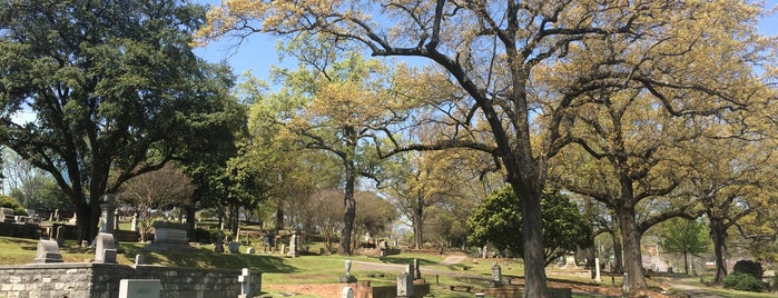 Oak Hill Cemetery is one of Trips Home.