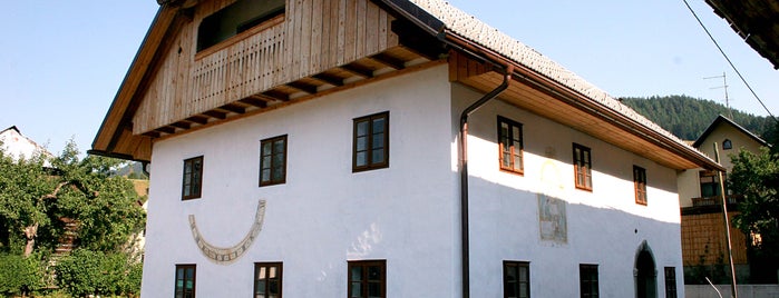 Kajžnkova hiša is one of Seznam Ej!KArtica popustov.