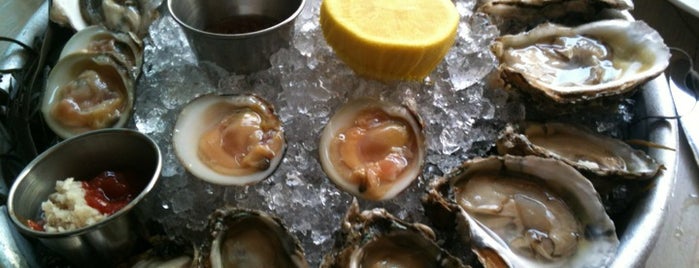 Mermaid Oyster Bar is one of Katherin's NYC Favorites.