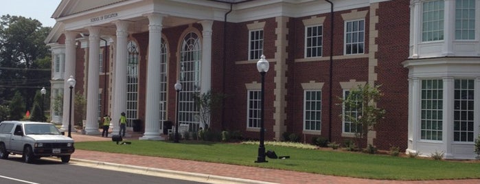 High Point University School Of Education is one of Lieux qui ont plu à Toon.