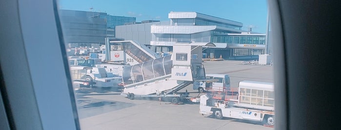 NRT Apron is one of On a Plane.