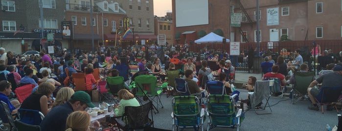 Little Italy Summer Outdoor Movies is one of Orte, die Sid gefallen.