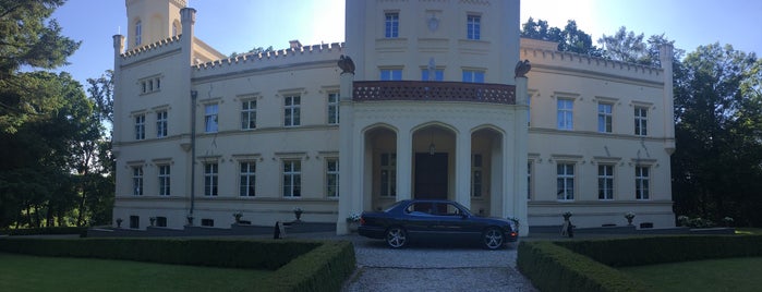 Pałac Mierzęcin - Wellness & Wine Resort is one of Orte, die Krzysztof gefallen.