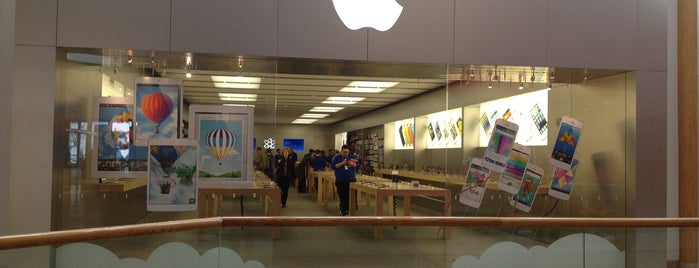Apple Holyoke is one of US Apple Stores.