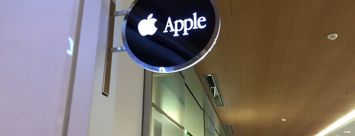 Apple Store is one of La Défense.