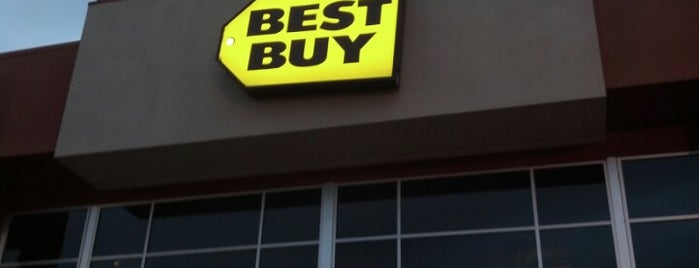 Best Buy is one of สถานที่ที่ Rick ถูกใจ.