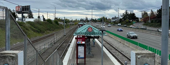 TriMet NE 82nd Ave MAX Station is one of max stations.