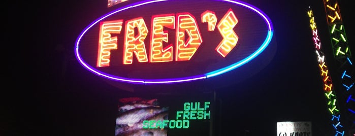 Hammerhead Fred's is one of Locais curtidos por Brandi.