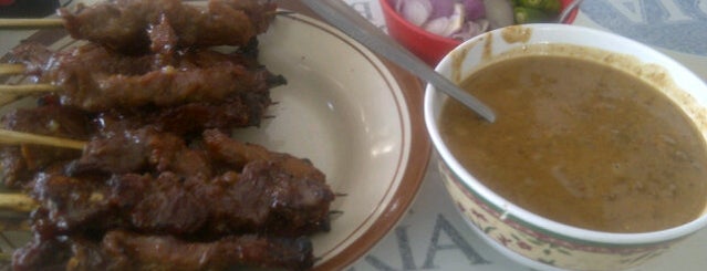 Sate Sapi Pak Kempleng 2 is one of Semarang Culinary.