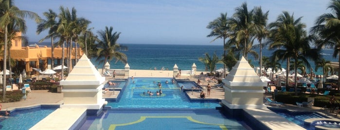 Hotel Riu Palace Cabo San Lucas is one of Locais curtidos por Jorge.