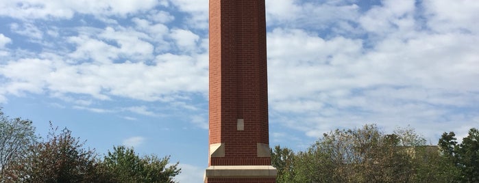 Сент-Луисский университет is one of college campuses visited.