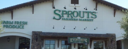 Sprouts Farmers Market is one of Lugares favoritos de Mario.