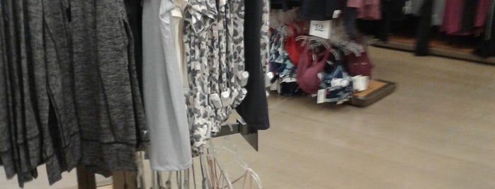 Old Navy is one of Locais curtidos por Meredith.