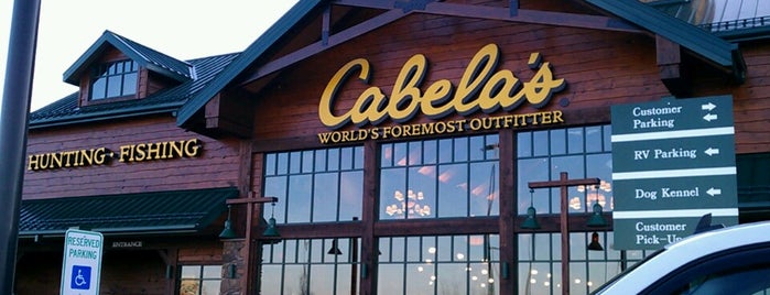 Cabela's is one of Tempat yang Disukai Cicely.