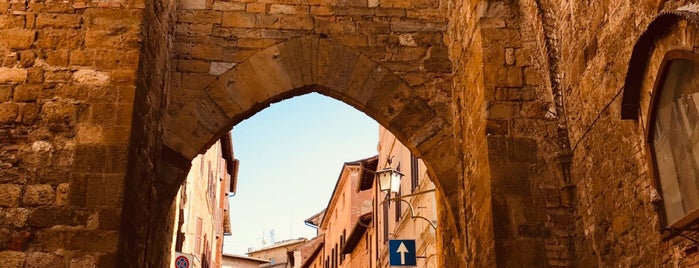 Montepulciano is one of สถานที่ที่ Marcos ถูกใจ.