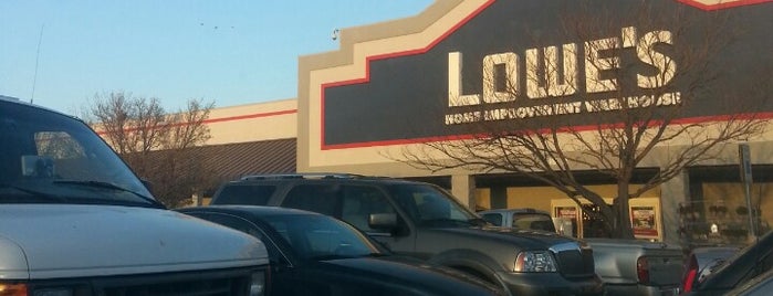 Lowe's is one of Tempat yang Disukai Everett.